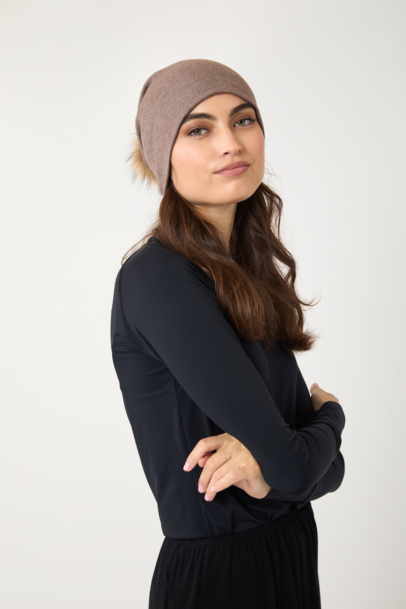 כובע חלק עם פונפון