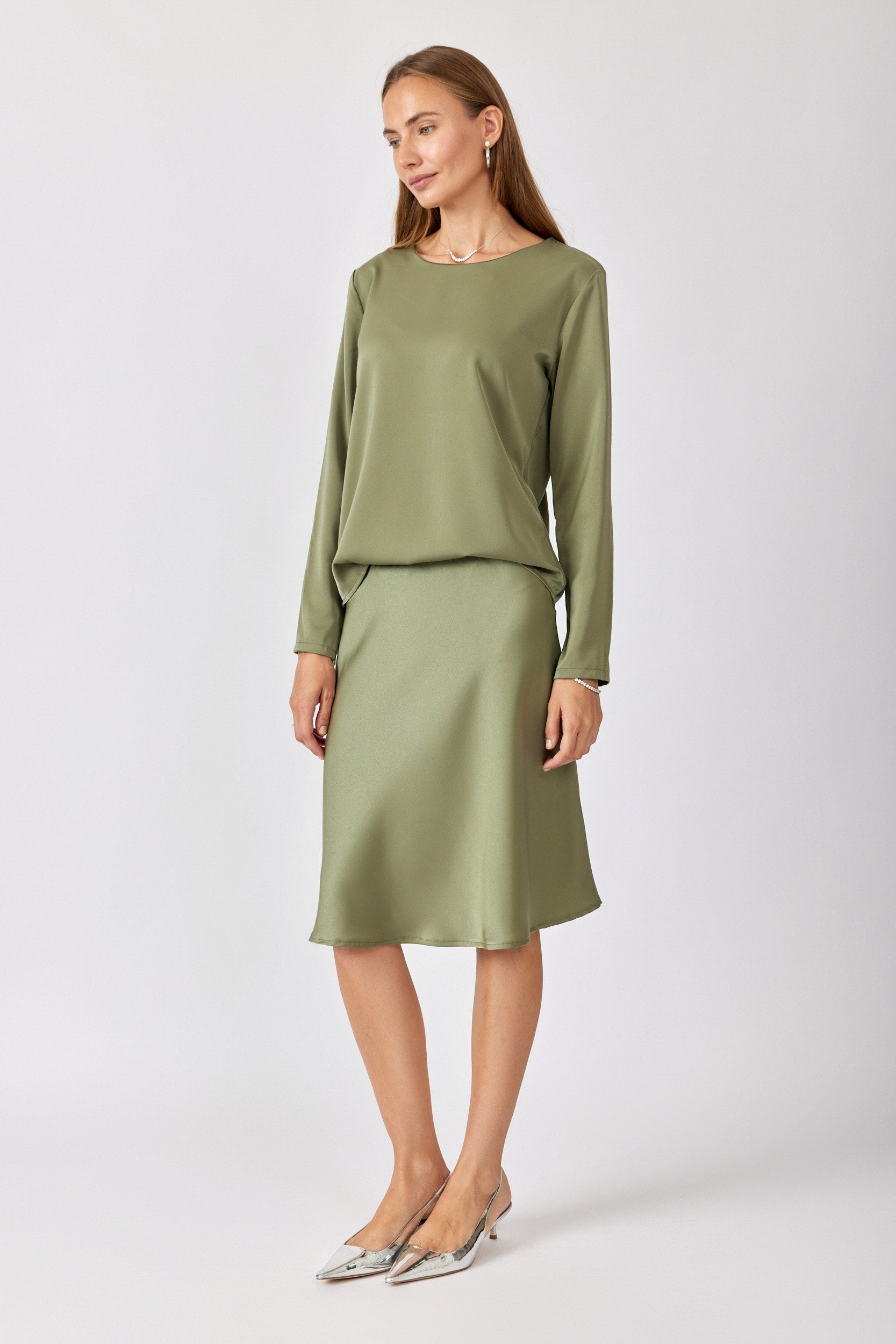 חצאית סאטן קצרה ירוק זית