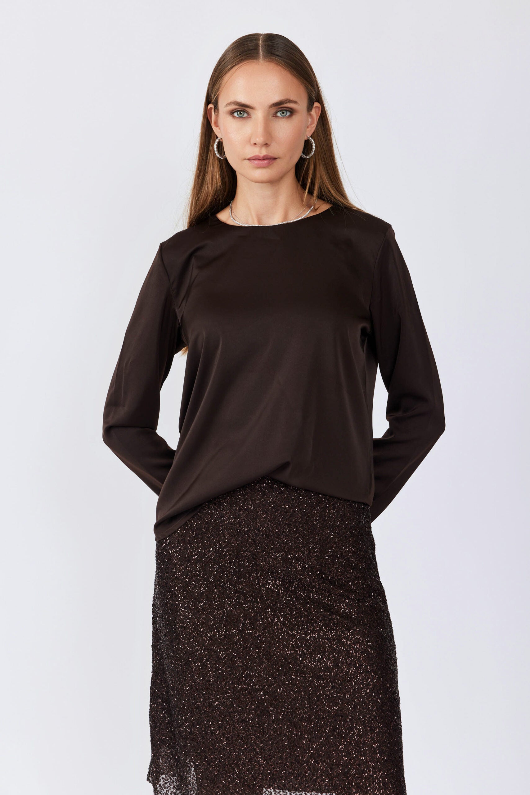 חולצת סאטן ניקי