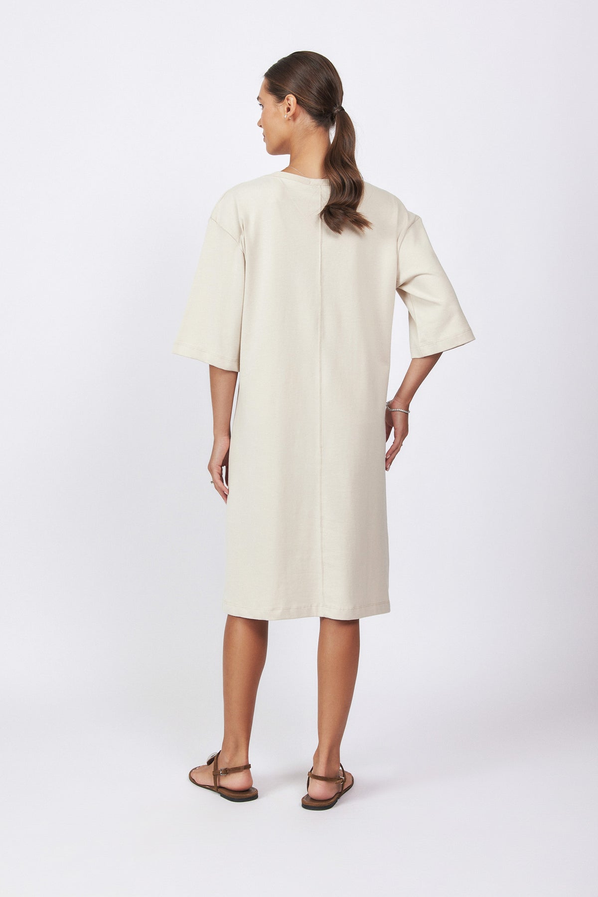שמלת V רוגבי קצרה