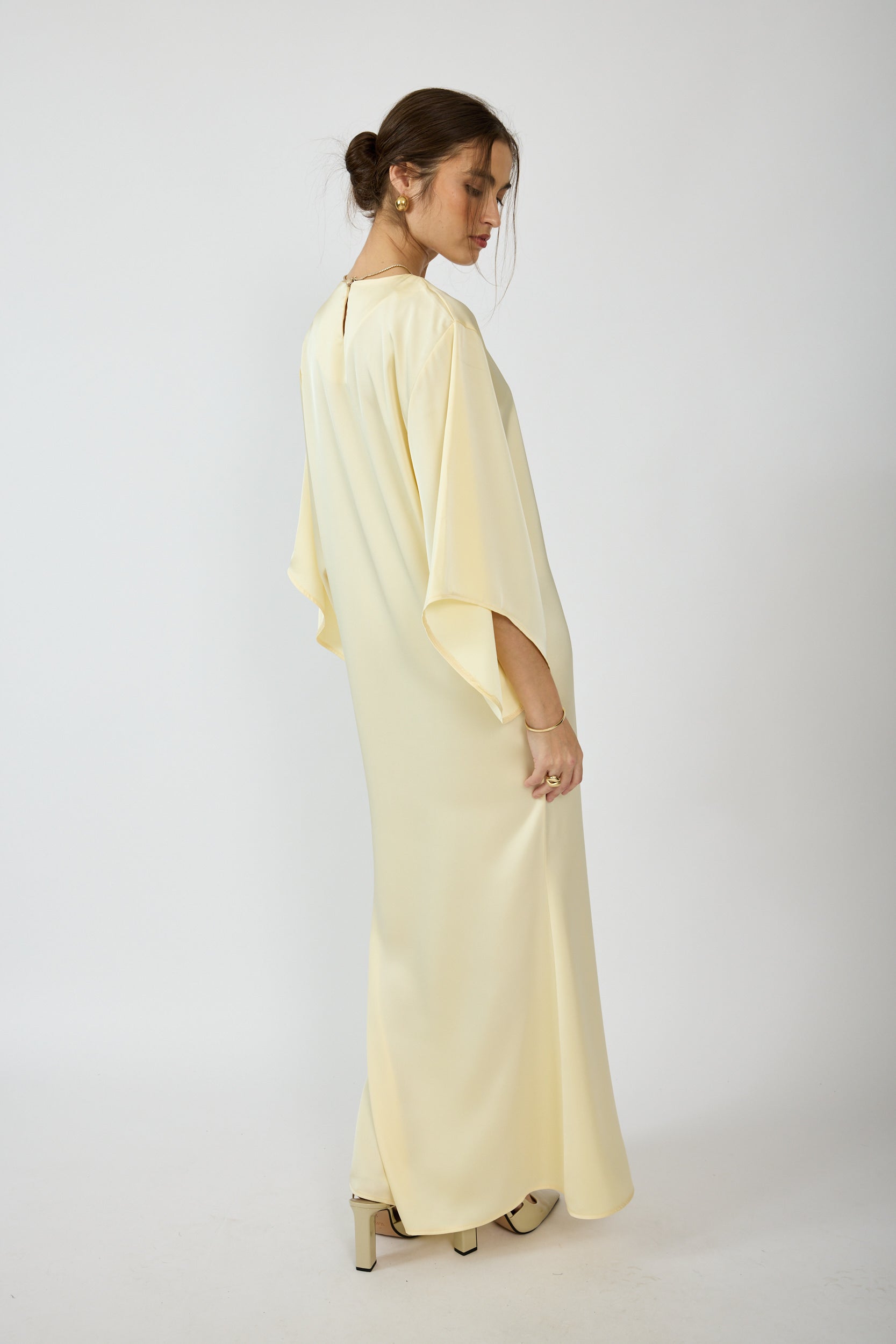 שמלת סאטן מקסי שרוול רחב