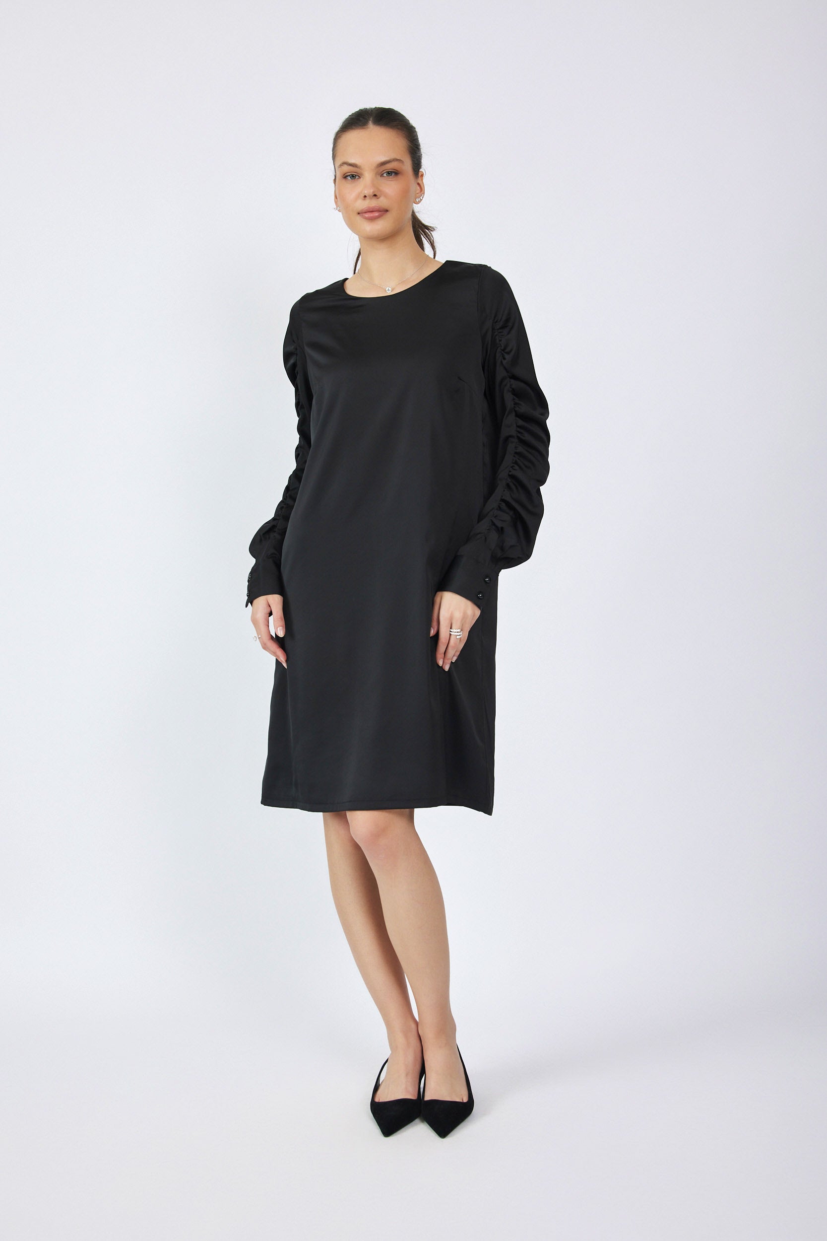 שמלת סאטן דמוי משי- שרוול כיווצים