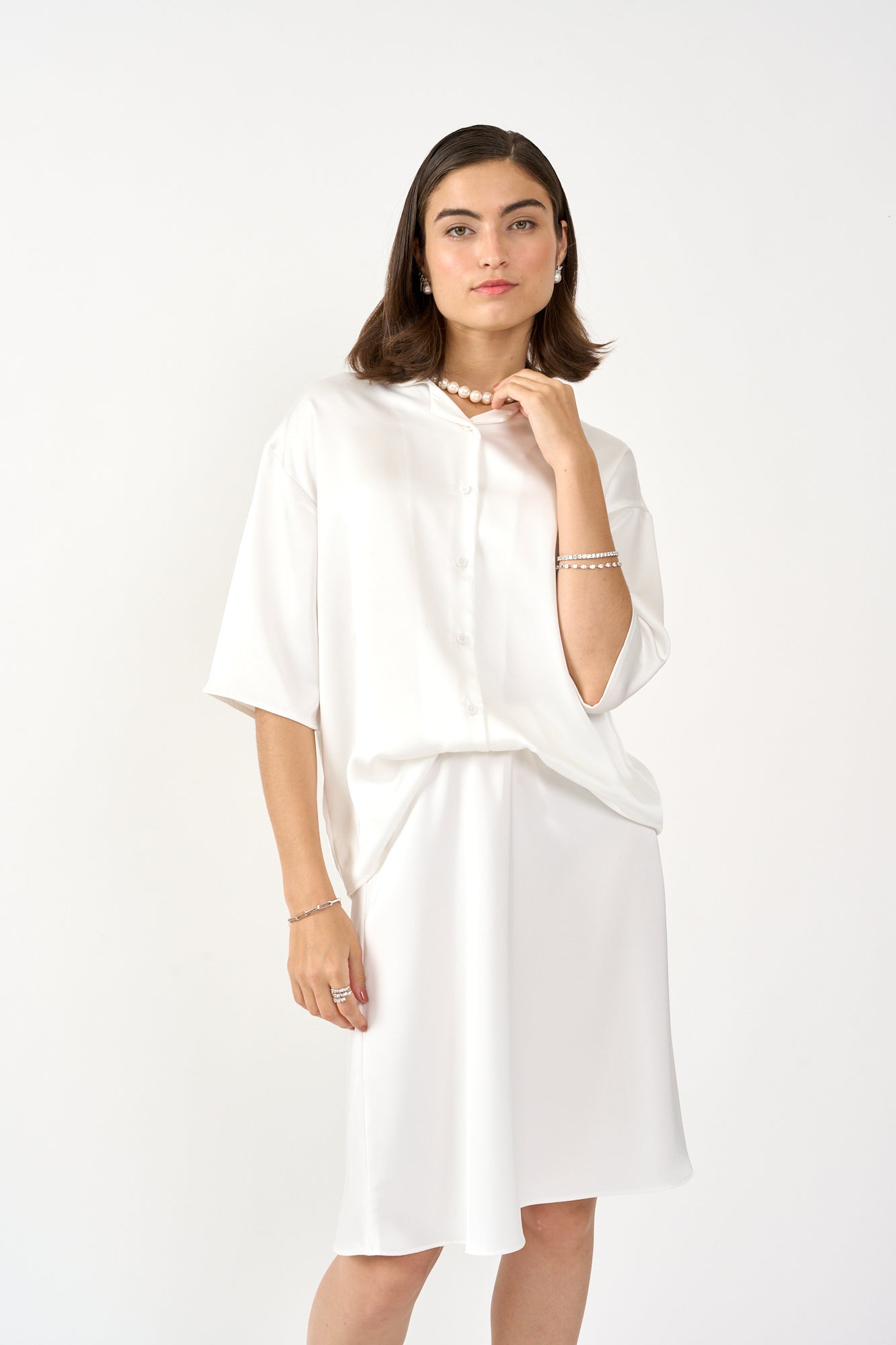 חולצת סאטן מכופתרת